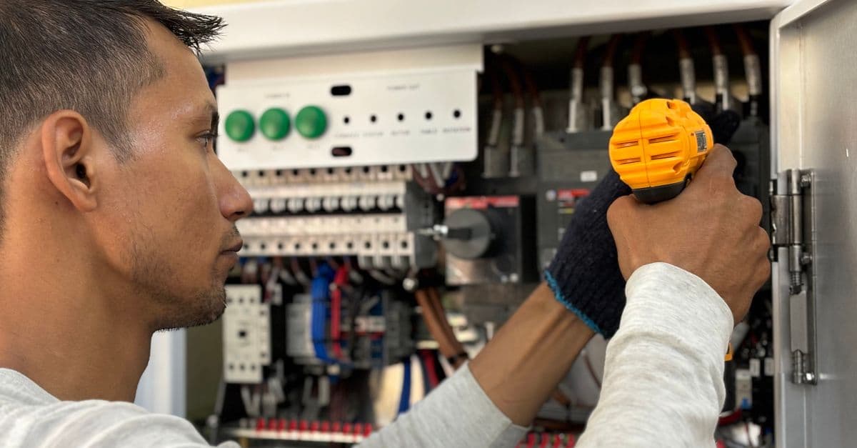 Electrician SEO: How to Get More Local Customers Online (2026)